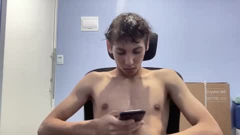 roandry909974 online show from 12-11-24, 01:15