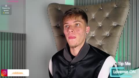 Snapshot of robbinblaze chatting on 04-29-26, 04:49 Robbin online show from 04-29-26, 04:49