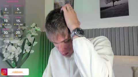 Snapshot of robbinblaze chatting on 05-27-26, 04:53 Robbin online show from 05-27-26, 04:53