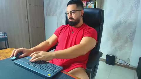 Snapshot of robby_k chatting on 11-09-25, 12:09 Robby online show from 11-09-25, 12:09