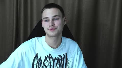 robert10211 online show from 10-09-25, 07:56