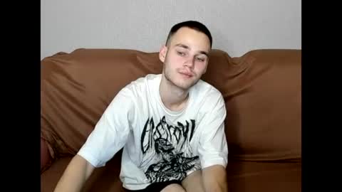 robert10211 online show from 11-02-25, 10:28