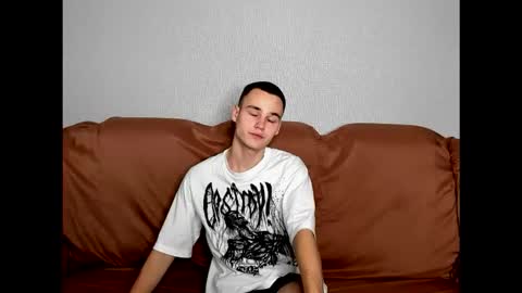 robert10211 online show from 11-05-25, 04:56