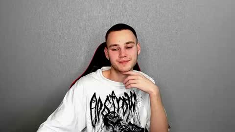 robert10211 online show from 12-04-25, 03:43