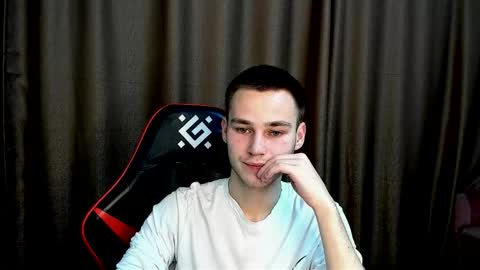 robert10211 online show from 12-23-25, 02:31