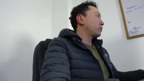 Snapshot of robert_honey chatting on 10-05-25, 08:34 Robert online show from 10-05-25, 08:34