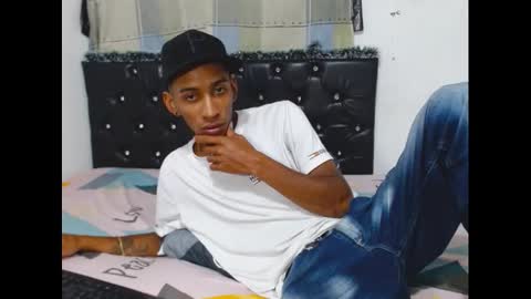 roberthycami2123 online show from 12-04-25, 04:11