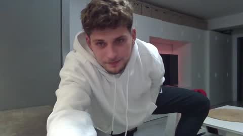 Roberto online show from 01-10-25, 04:41