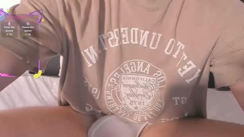 Snapshot of robfavorite1 chatting on 11-21-25, 11:25 robfavorite1 online show from 11-21-25, 11:25