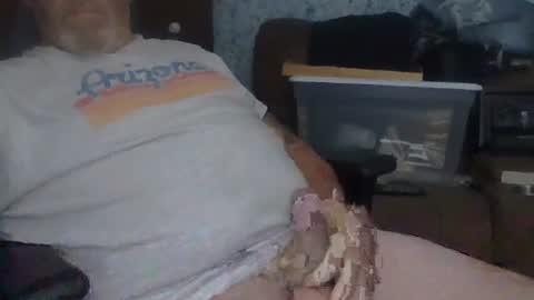 Snapshot of robglide chatting on 10-04-25, 02:37 robglide online show from 10-04-25, 02:37