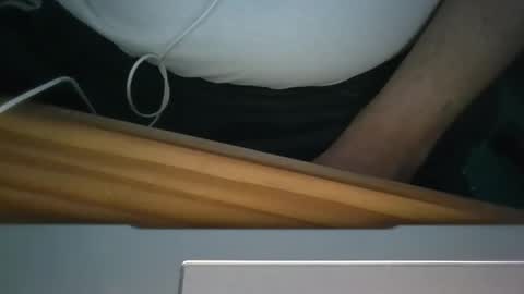 Snapshot of robjh1273 chatting on 06-04-26, 11:05 Roger online show from 06-04-26, 11:05