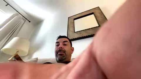 Snapshot of roblatino12 chatting on 11-15-25, 07:43 roblatino12 online show from 11-15-25, 07:43