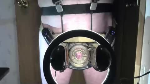 Snapshot of robodickmilker chatting on 12-13-24, 12:28 Robodickmilker online show from 12-13-24, 12:28