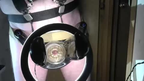 Snapshot of robodickmilker chatting on 01-18-25, 12:35 Robodickmilker online show from 01-18-25, 12:35