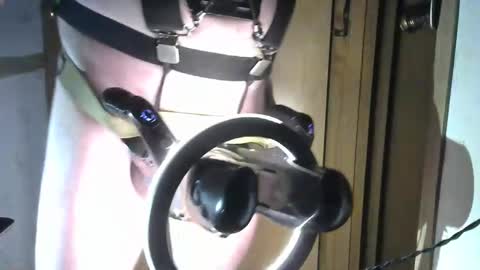 Snapshot of robodickmilker chatting on 02-09-25, 02:38 Robodickmilker online show from 02-09-25, 02:38