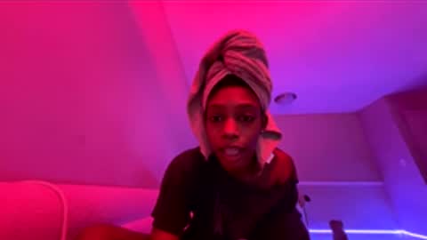 Snapshot of robynthegoddess chatting on 01-11-26, 02:00 robynthegoddess online show from 01-11-26, 02:00