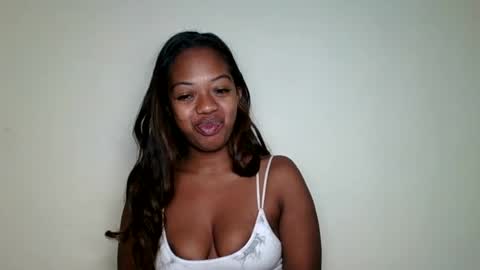 Snapshot of rochellinah chatting on 06-21-26, 11:02 rochellinah online show from 06-21-26, 11:02