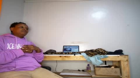 Snapshot of rodahh chatting on 10-13-25, 07:52 Berry online show from 10-13-25, 07:52