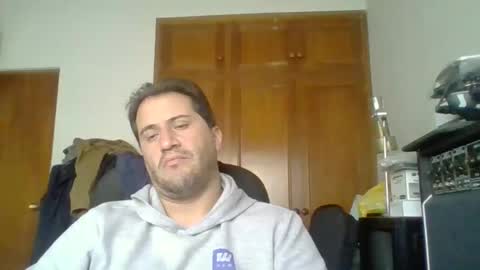 Snapshot of rodfer chatting on 01-15-26, 12:43 Rodfer online show from 01-15-26, 12:43