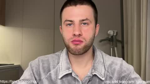 Snapshot of rodrigoveira chatting on 12-30-24, 12:54 Rodrigo online show from 12-30-24, 12:54