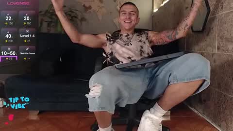 Snapshot of rogert_xx chatting on 02-08-25, 01:22 Rogert online show from 02-08-25, 01:22