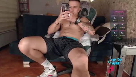 Snapshot of rogert_xx chatting on 10-17-25, 01:20 Rogert online show from 10-17-25, 01:20