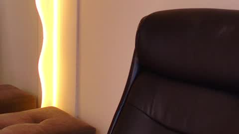 Snapshot of rohanalan_ chatting on 12-28-24, 01:18 Sof online show from 12-28-24, 01:18