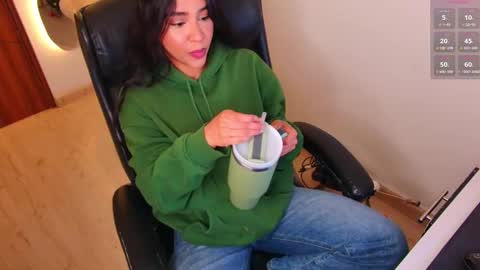 Snapshot of rohanalan_ chatting on 10-27-25, 03:10 Sof online show from 10-27-25, 03:10