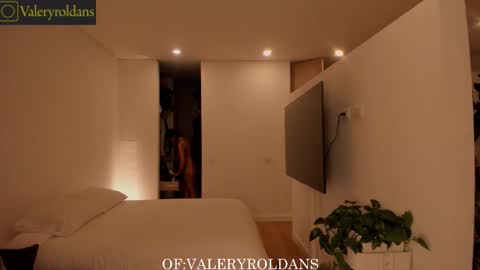 Valery Roldans online show from 11-27-25, 04:14