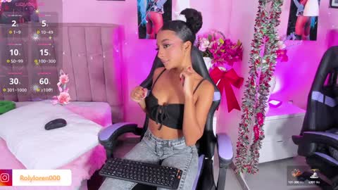 Snapshot of rolyloren chatting on 12-19-24, 02:46 Marcela online show from 12-19-24, 02:46