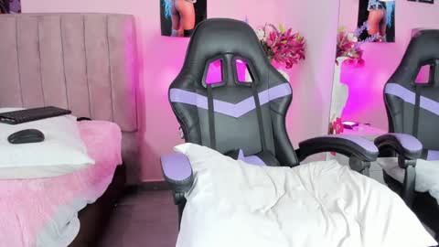 Snapshot of rolyloren chatting on 01-17-25, 02:29 Marcela online show from 01-17-25, 02:29