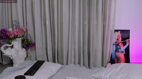 Snapshot of rolyloren chatting on 01-31-25, 08:33 Marcela online show from 01-31-25, 08:33