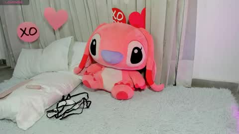 Snapshot of rolyloren chatting on 02-22-25, 08:20 Marcela online show from 02-22-25, 08:20