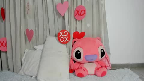 Snapshot of rolyloren chatting on 02-23-25, 07:07 Marcela online show from 02-23-25, 07:07