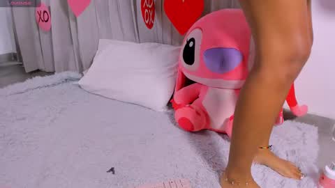 Snapshot of rolyloren chatting on 03-01-25, 05:16 Marcela online show from 03-01-25, 05:16