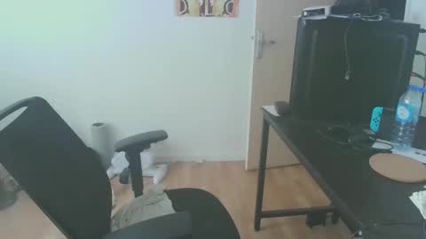 Snapshot of romainb72 chatting on 01-03-25, 01:14 romainb72 online show from 01-03-25, 01:14