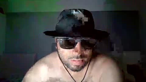 Snapshot of romeoisfabulous chatting on 06-17-26, 03:02 romeoisfabulous online show from 06-17-26, 03:02