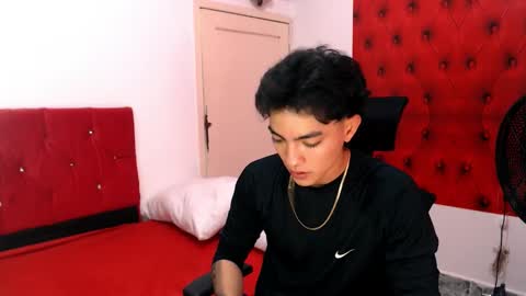 Snapshot of romeomillerr chatting on 11-18-25, 07:18 Romeo online show from 11-18-25, 07:18