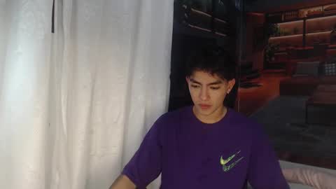 Snapshot of romeomillerr chatting on 12-17-25, 07:20 Romeo online show from 12-17-25, 07:20