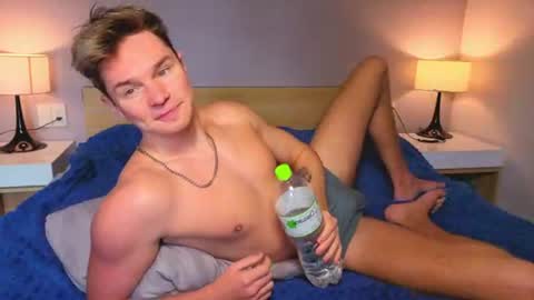 Snapshot of romeosilver chatting on 07-04-26, 01:56 Romeo online show from 07-04-26, 01:56