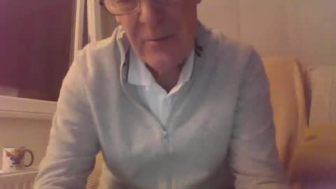 Snapshot of romonaked chatting on 12-16-25, 06:02 romonaked online show from 12-16-25, 06:02