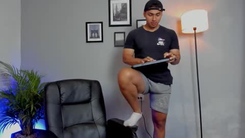 Snapshot of ronnie_canford chatting on 01-11-26, 02:44 RonnieCanford online show from 01-11-26, 02:44