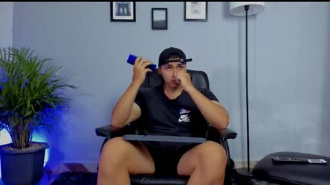 Snapshot of ronnie_canford chatting on 02-03-26, 02:21 RonnieCanford online show from 02-03-26, 02:21