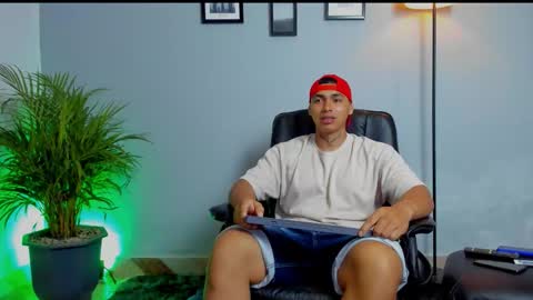 Snapshot of ronnie_canford chatting on 02-20-26, 04:42 RonnieCanford online show from 02-20-26, 04:42