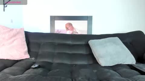 Snapshot of ronnie_fallout chatting on 10-14-25, 07:14 Ronnie online show from 10-14-25, 07:14