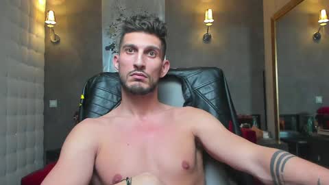 Snapshot of ronythemaster chatting on 12-20-24, 08:45 onlyfans- online show from 12-20-24, 08:45