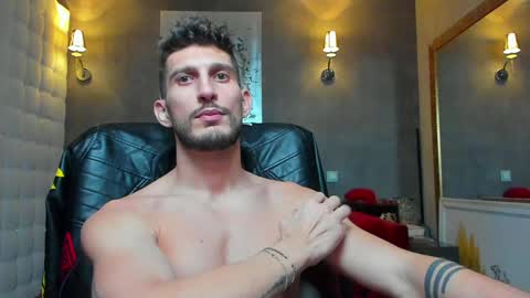 Snapshot of ronythemaster chatting on 12-23-24, 06:27 onlyfans- online show from 12-23-24, 06:27