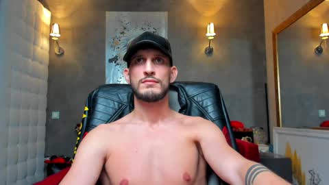 Snapshot of ronythemaster chatting on 01-08-25, 12:49 onlyfans- online show from 01-08-25, 12:49