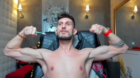 Snapshot of ronythemaster chatting on 01-08-25, 11:09 onlyfans- online show from 01-08-25, 11:09