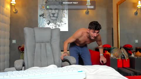 Snapshot of ronythemaster chatting on 01-25-25, 07:28 onlyfans- online show from 01-25-25, 07:28